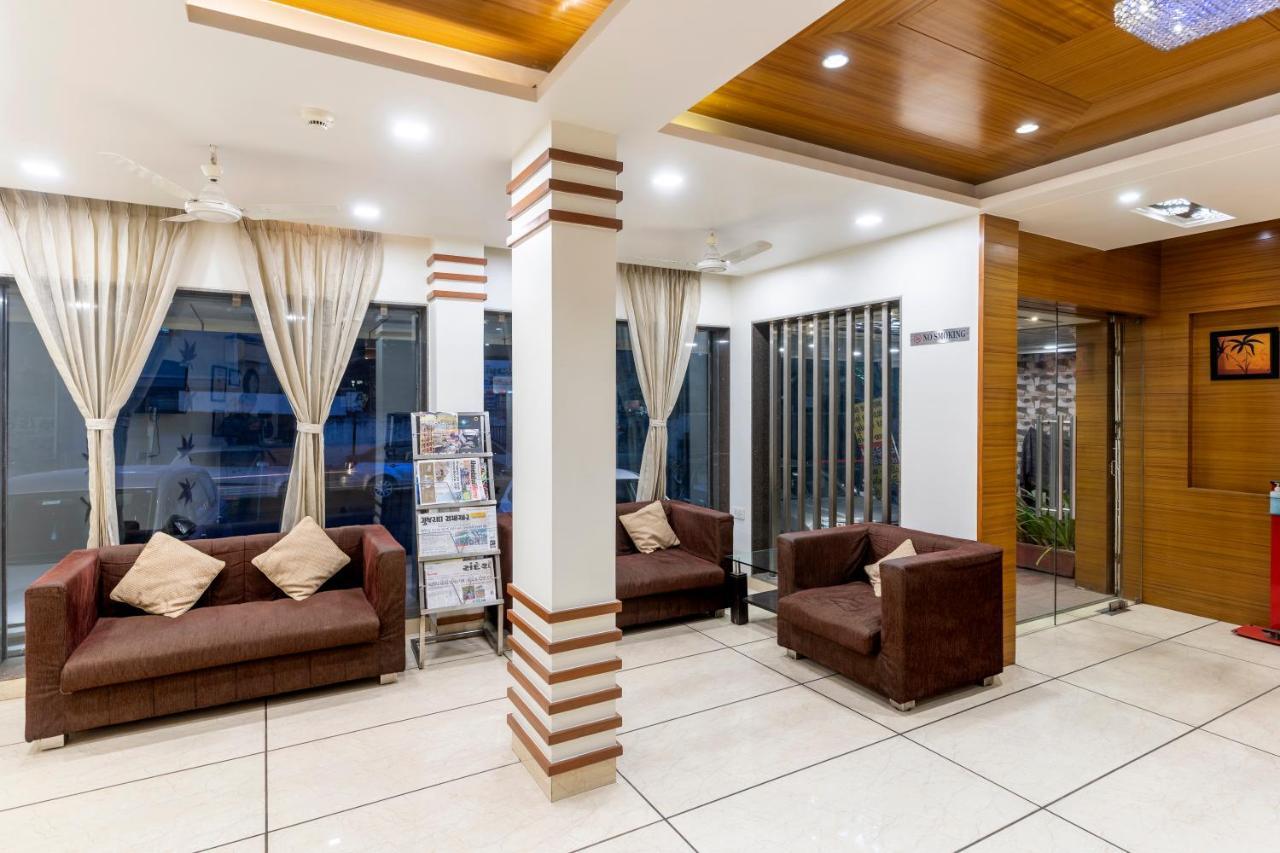 Hotel Ashish Ahmedabad Exterior foto