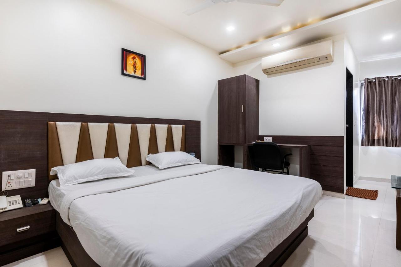 Hotel Ashish Ahmedabad Exterior foto