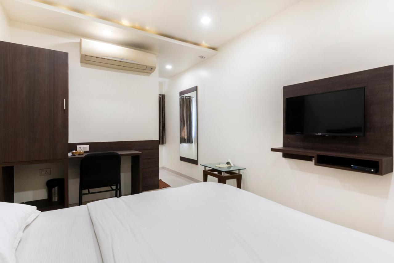 Hotel Ashish Ahmedabad Exterior foto