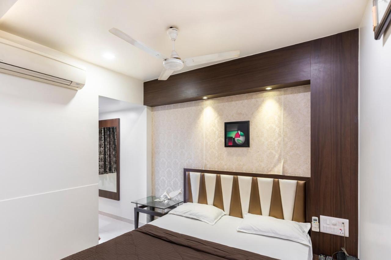 Hotel Ashish Ahmedabad Exterior foto