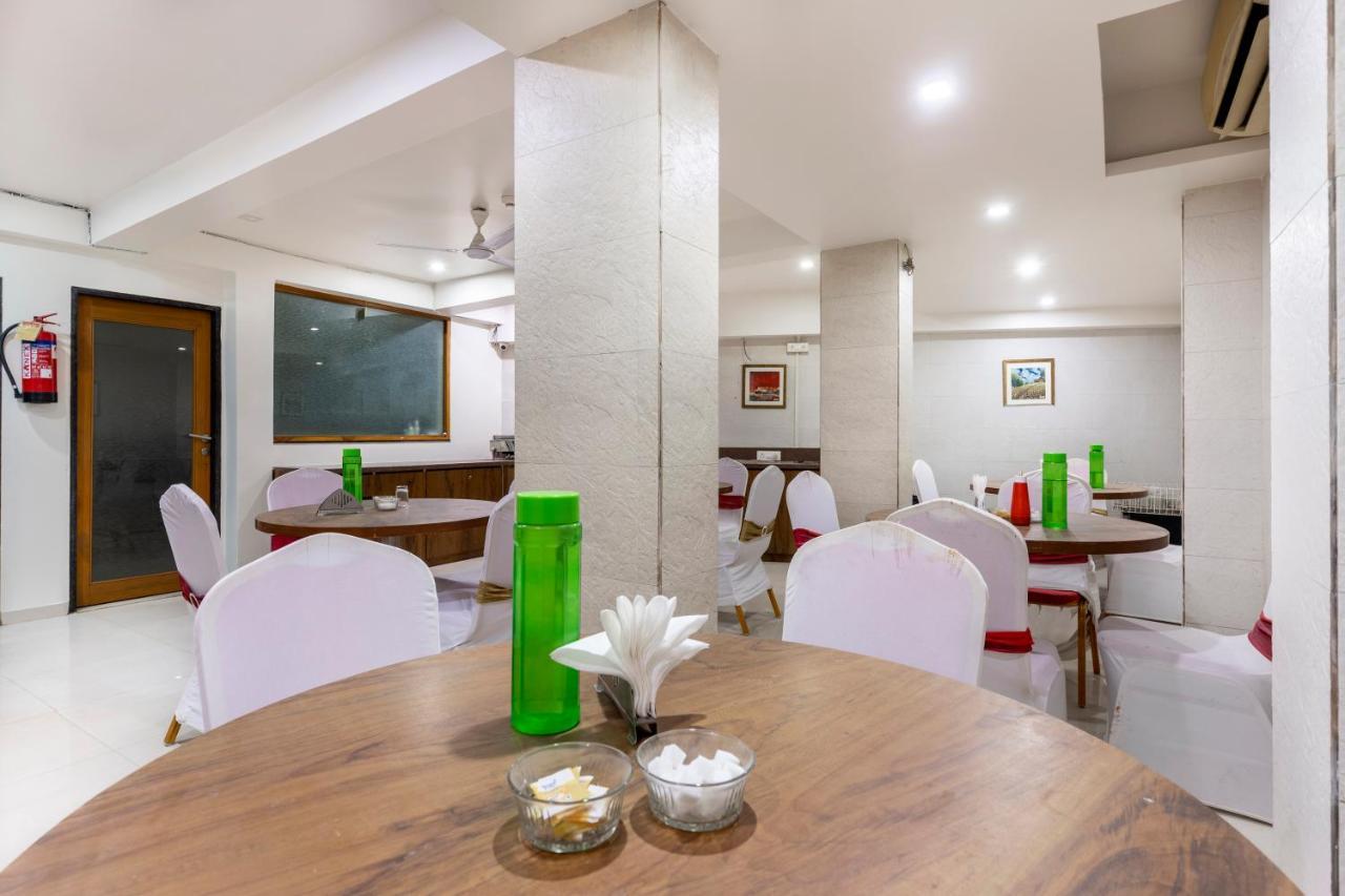 Hotel Ashish Ahmedabad Exterior foto